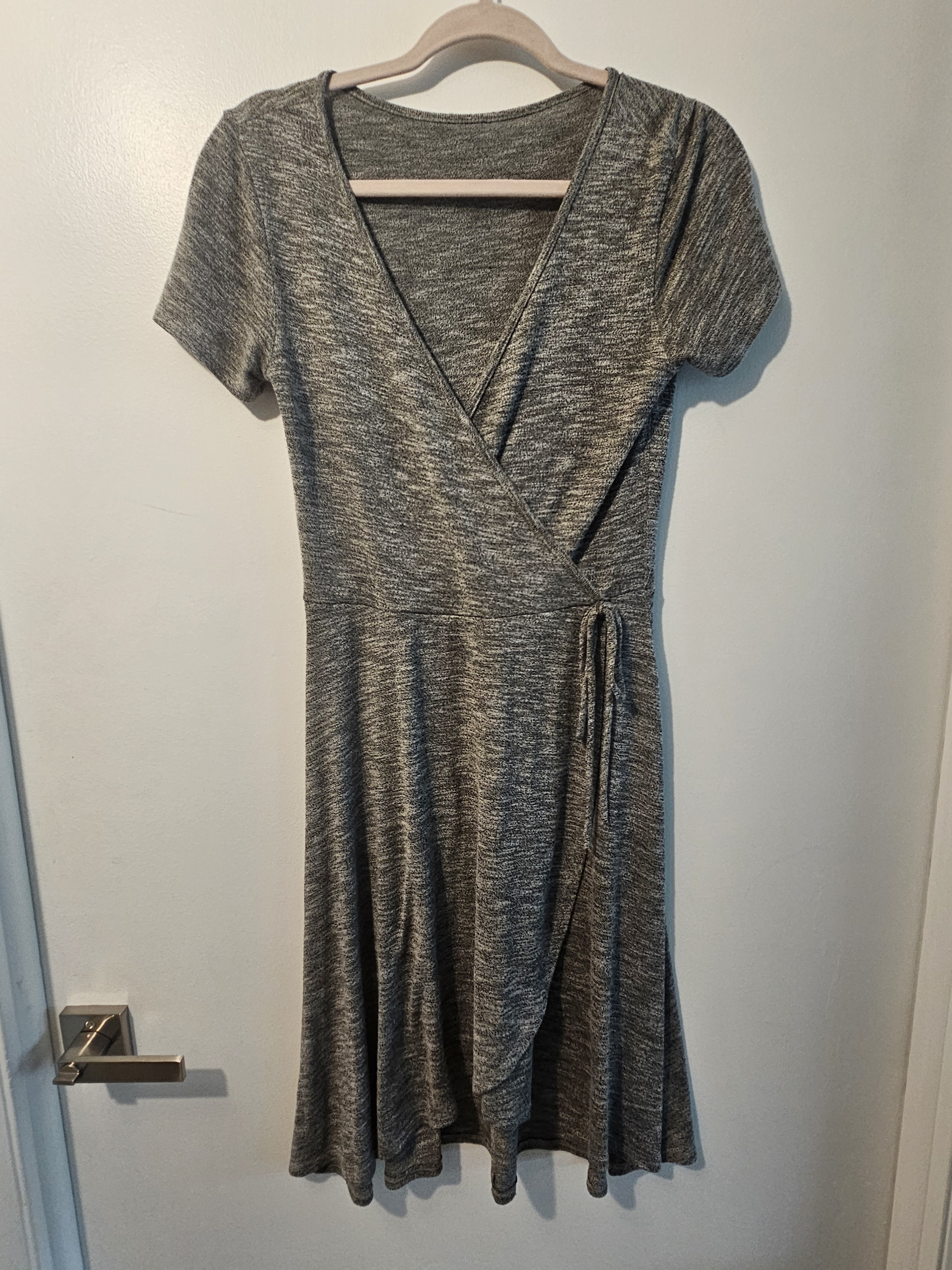 Classic Wrap-Style Short Sleeve Dress In Heather Gray